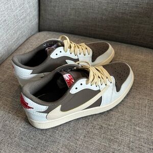 Nike Travis Scott Jordan’s cactus jack low look a like